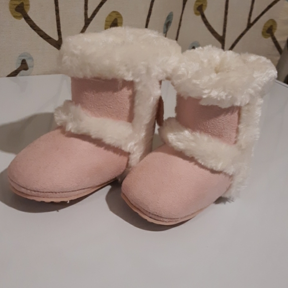 New in box girls size 4 boot. - Picture 2 of 8